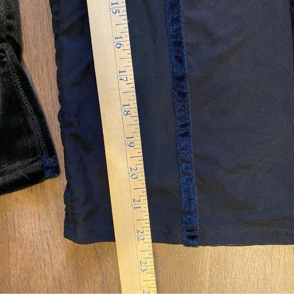 PrettyLittleThing Black Velvet Corset Puff Sleve Mini Dress Size 4 NWT - Picture 10 of 11